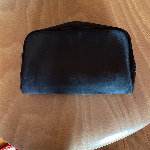 Chanel parfums cosmetic bag - Picture 3 of 6